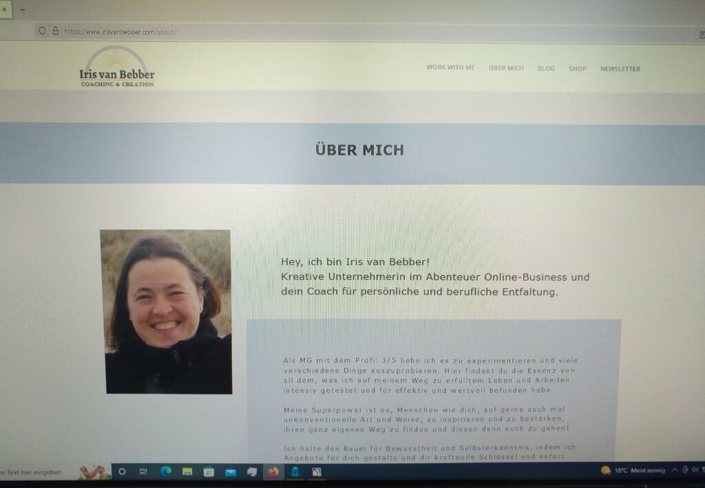 screenshot einer Über-mich-Seite, Foto einer lachenden Frau und daneben Text