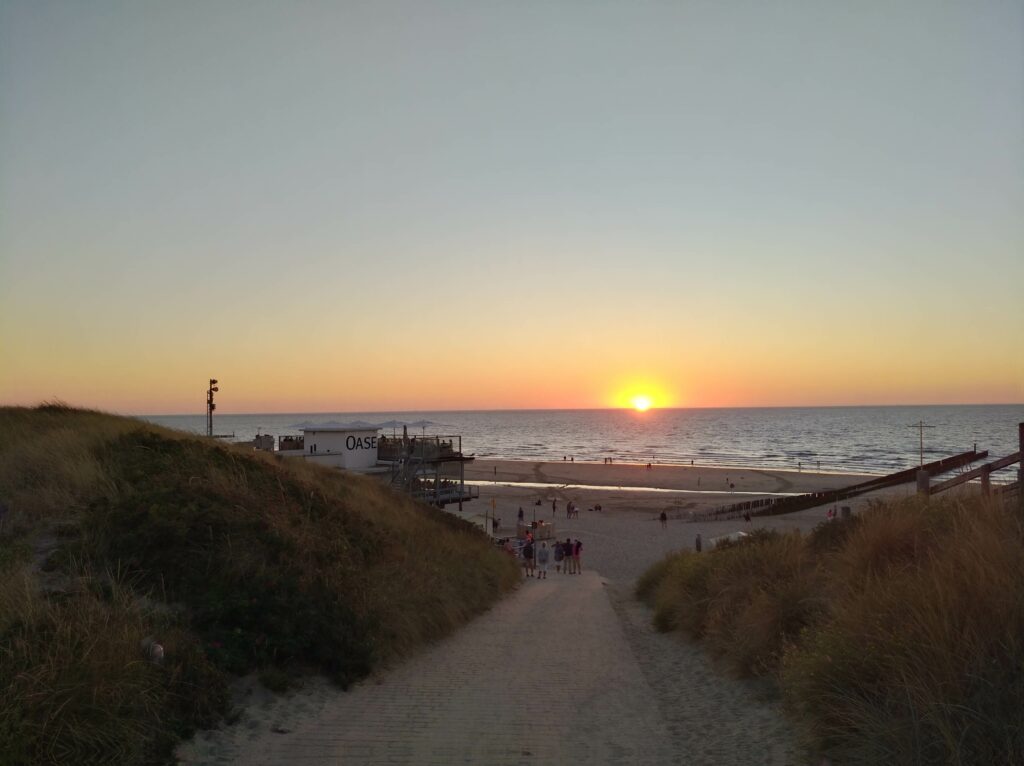 Sonnenuntergang am Meer, Strand in Domburg, Strandbar Oase