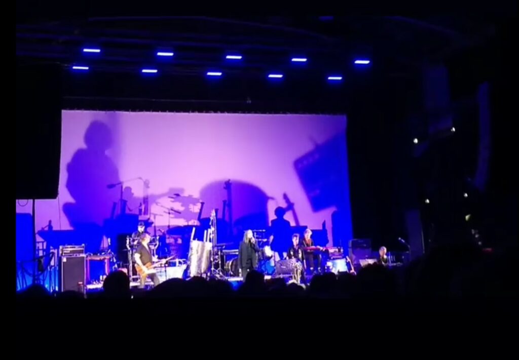 Einstürzende Neubauten auf der Bühne