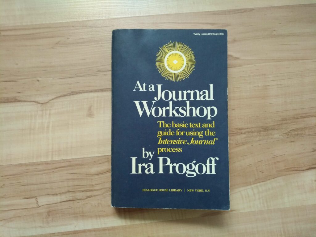 das Buch At a Journal Workshop von Ira Progoff über Tagebuchschreiben bzw Journaling