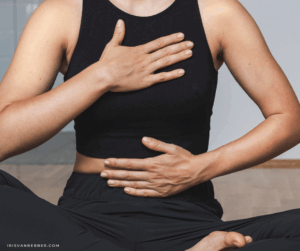 Mehr über den Artikel erfahren Was ist „der volle Atem“ im Yoga?